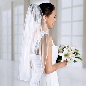 NWT Bridal Veil Elegant and Simple with comb